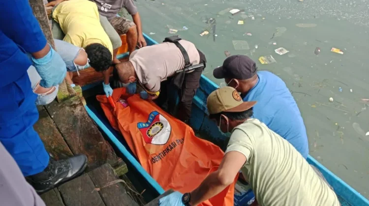 Polres Kepulauan Tanimbar Evakuasi Jasad Seorang Pria