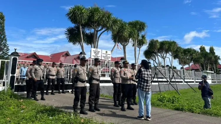 Polres Kepulauan Tanimbar Kawal Aksi Unjuk Rasa