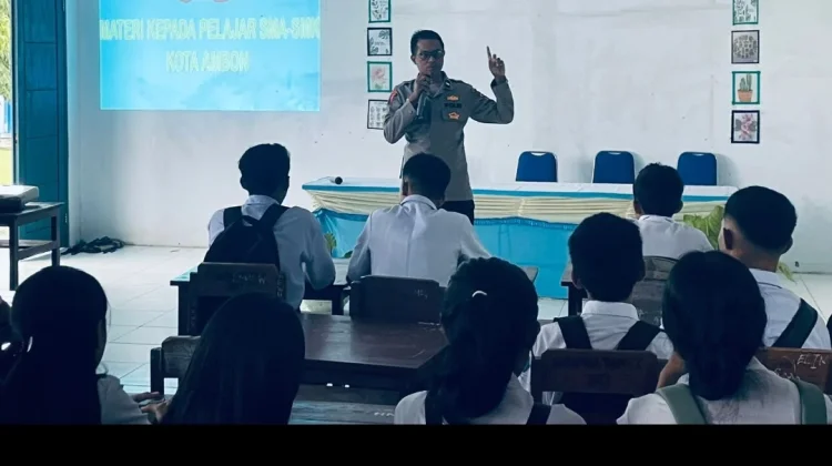 Wakapolsek Tanut Sosialisasikan KUHP di SMA Negeri 12