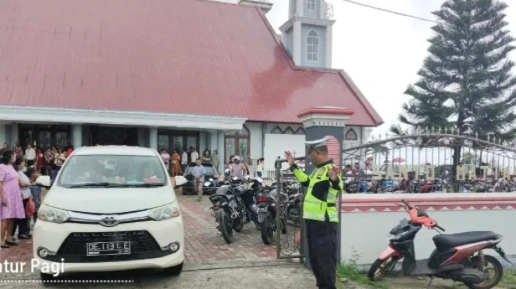 Sat Lantas Polres Kepulauan Tanimbar Jamin Keamanan Ibadah Minggu