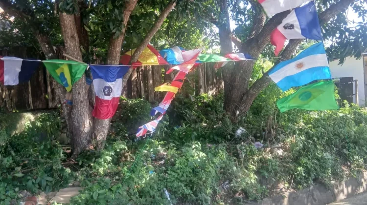 Penjual Bendera Timnas Mulai Menjamur jelang Pildun