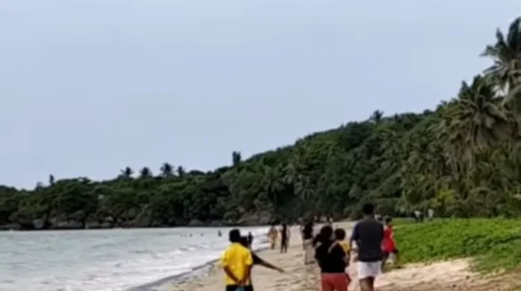 Pantai Weluan, Destinasi Favorit Warga Saumlaki Melepas Lelah di Akhir Pekan
