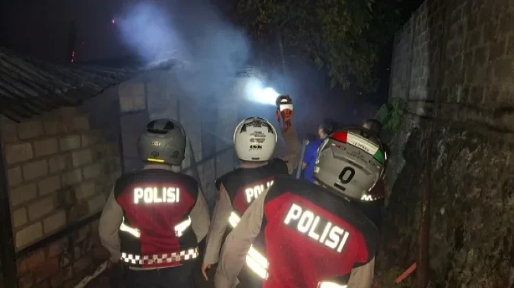 Polisi, Damkar dan Warga Berhasil Padamdamkan Kebakaran Rumah