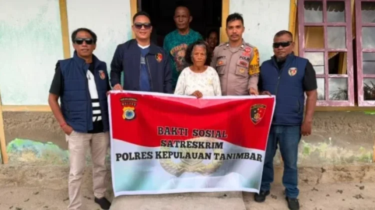 Sat Reskrim Polres Kepulauan Tanimbar Salurkan Bansos
