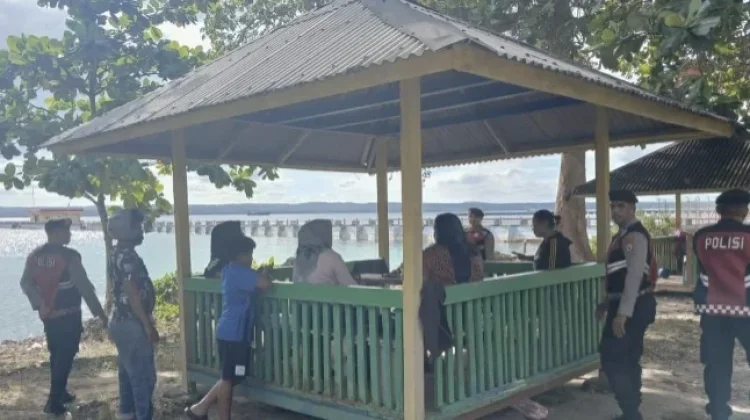 Polisi Intensifkan Patroli Dialogis di Wisata Pantai Kelyar