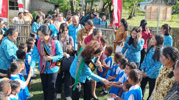 Kedatangan Bunda PAUD  Maluku di Desa Tumbur  Disambut  Manis Generasi  Emas Tanimbar
