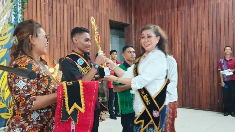 Bunda GenRe Maluku Serahkan Hadia Bagi Pemenang Adujak GenRe Tanimbar 2026