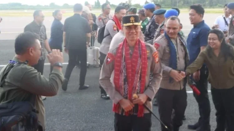 Forkopimda Sambut  Kapolda Maluku Dengan Kain Tenun Ikat