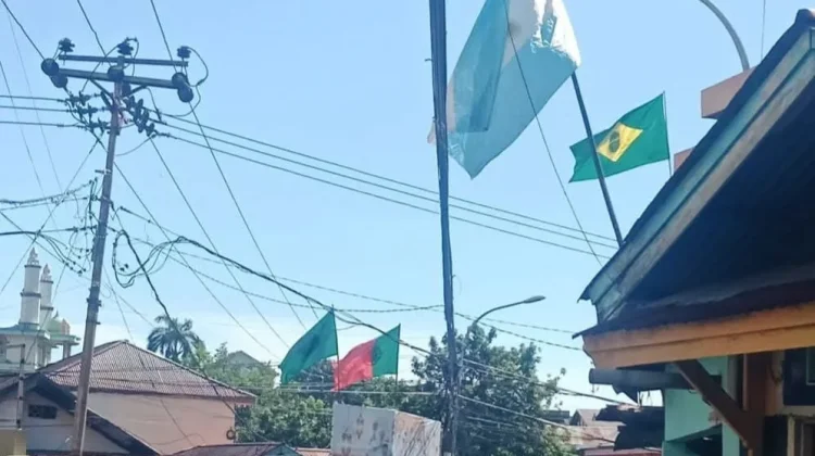 Euforia Piala Dunia Saumlaki, Warga Pasang Puluhan Bendera