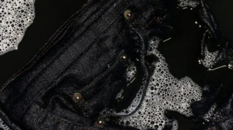 Tips Menjaga Celana Jeans Hitam agar Tidak Mudah Pudar