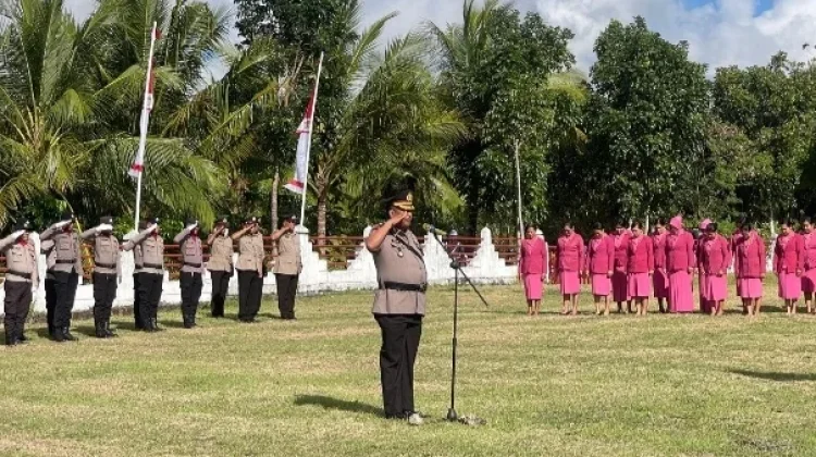 Kapolres Kepulauan Tanimbar Kunjungi Bayi Temuan Warga