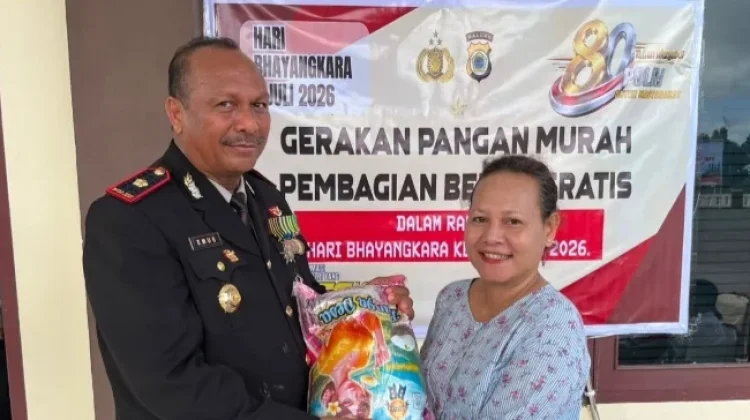 Polres Kepulauan Tanimbar Bagikan Beras Gratis