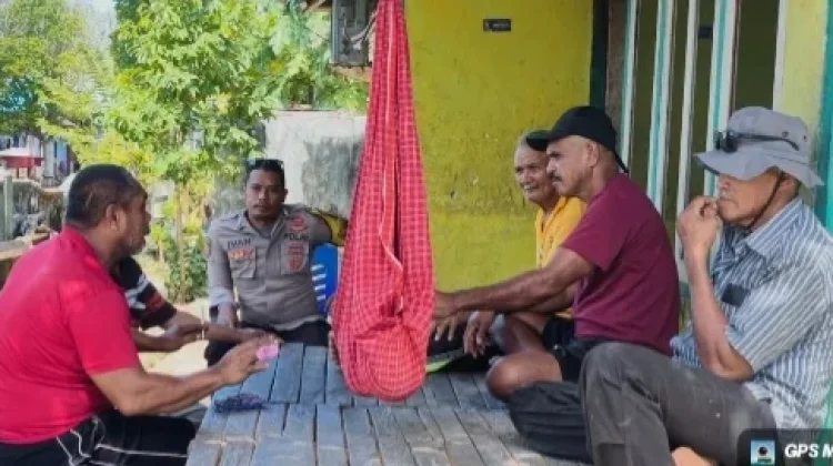 Bhabinkamtibmas Desa Latdalam Kamtibmas lewat Dialog Santai