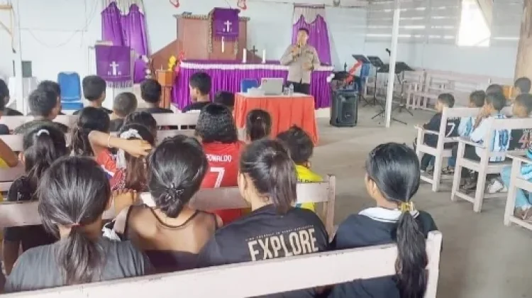 Kapolsek Nirunmas Beri Penyuluhan Hukum di Desa Tutukembong