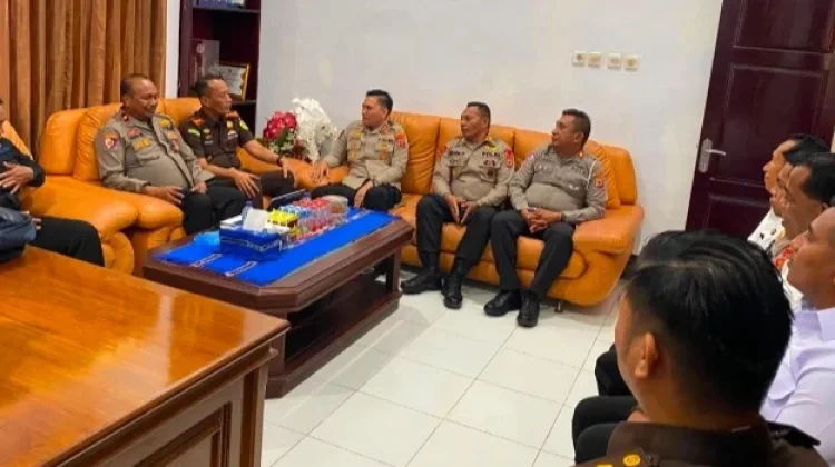 Kapolres Kepulauan Tanimbar Bersama PJU Silaturahmi ke Kejari