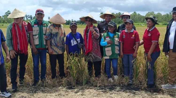 Wakil Bupati Apresiasi Desa Tutukembung Cetak Banyak Sarjana di Tanimbar
