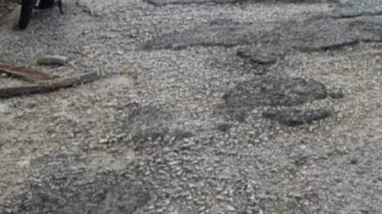 Jalan BTN Rusak Berat Warga Minta Perhatian Pemerintah