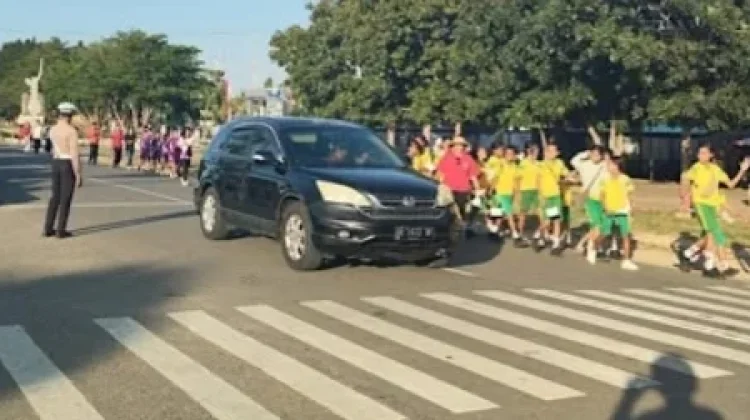 Sat Lantas Polres Kepulauan Tanimbar Amankan Jalan Pagi