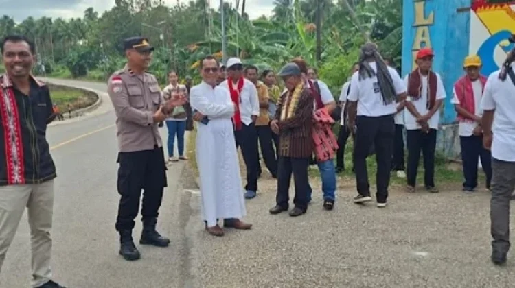Kapolsek Wertamrian Pimpin Pengamanan Penyambutan Imam Baru