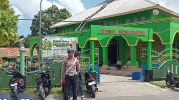 Sat Lantas Polres Kepulauan Tanimbar Amankan Sholat Jumat