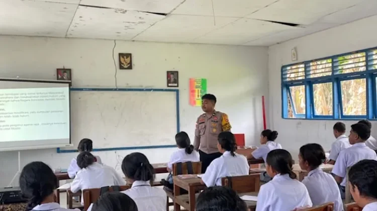 Bhabinkamtibmas Keliobar Sosialisasikan Kesadaran Hukum Berbasis Adat