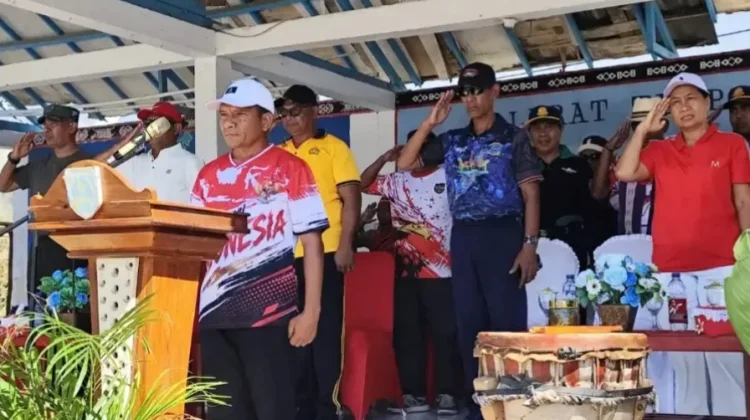 Ribuan Warga Tanimbar Utara Menyatu dalam Pawai Budaya Semarak Kemerdekaan.