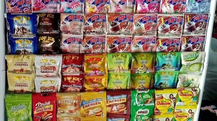 Cuaca Panas, Siswi Olilit Raih Cuan Pop Ice