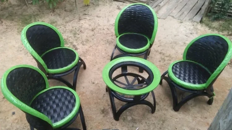 Karya Unik Kursi Ban Bekas, Jadi Primadona di Tanimbar