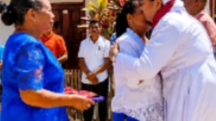 Sr. Epivany Ongirwalu TMM Lamdit Mela Kembali ke Rahim Kampung Sebagai Anak Adat