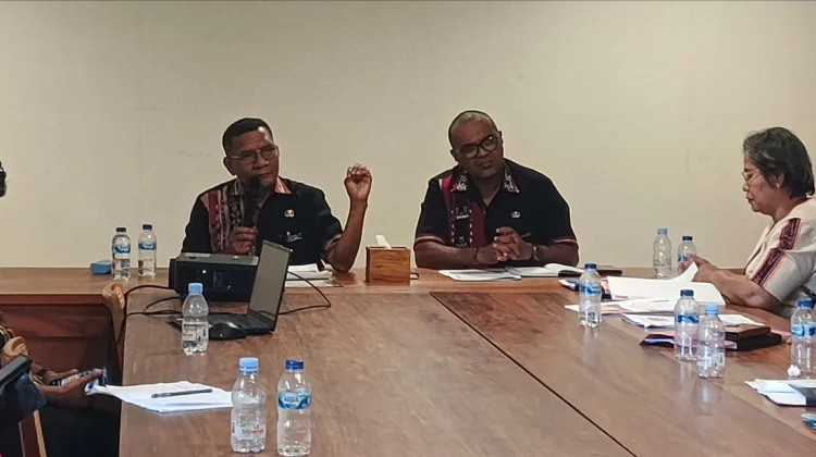 Sekda Tanimbar Pimpin Evaluasi Strategis Target PAD 2026.