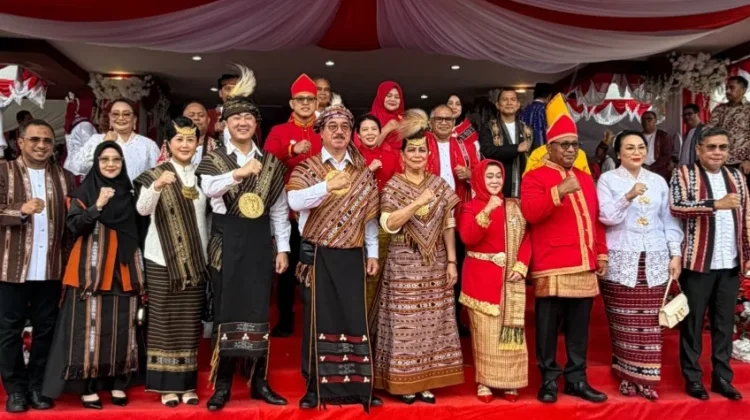 Pesona Tenun Tanimbar Curi Perhatian di Perayaan HUT Provinsi Maluku ke-81