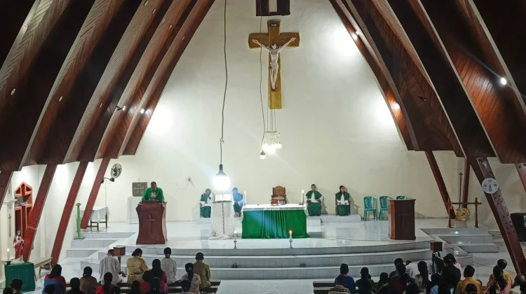 2 Tahun Melayani Rp. Anton Fanumbi Msc Pamit Dari Paroki Santo Petrus & Paulus Lorulun