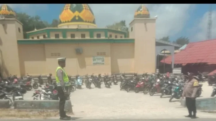 Sat Lantas Polres Kepulauan Tanimbar Amankan Sholat Jumat