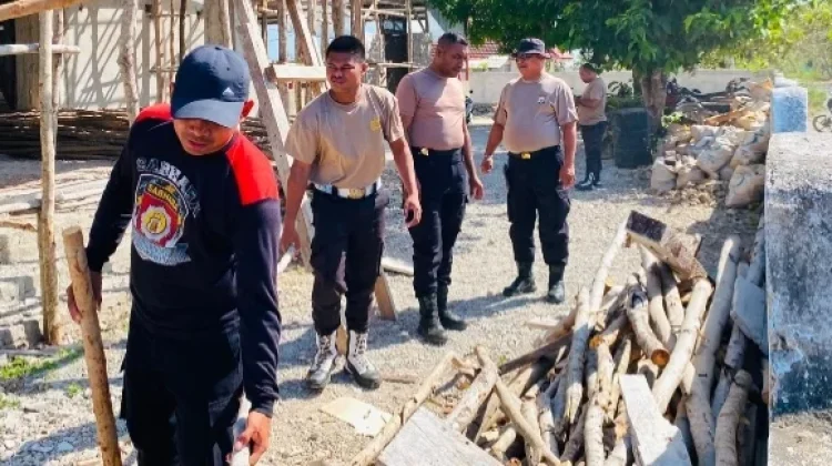 Polsek Selaru Gelar Gotong Royong Wujudkan Kepedulian Sosial