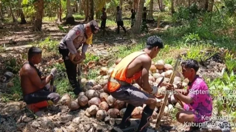 Bhabinkamtibmas Desa Romnus Sambangi Warga