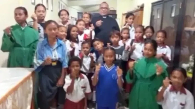 Kasih tanpa Lelah di Altar OlBa saat Doa Menjelang Sukacita Anak-Anak Tanimbar