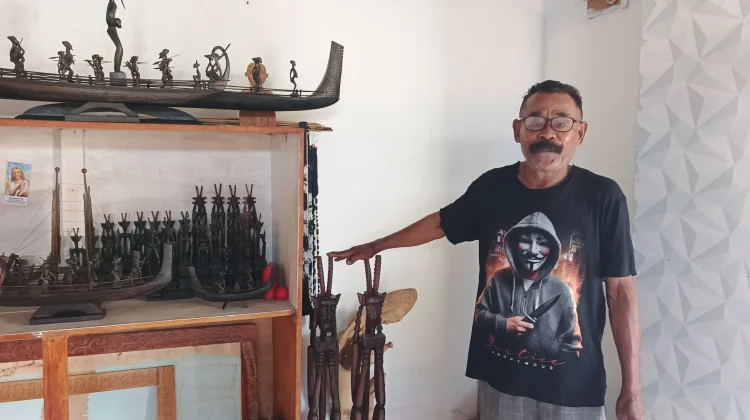Pesona Patung Kayu Warisan Leluhur Desa Tumbur Tetap Lestari hingga saat Ini
