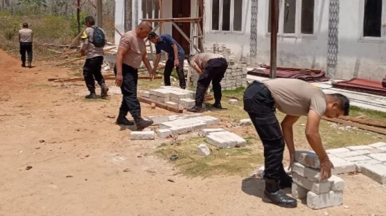 Polsek Tanimbar Selatan Gelar Baksos di Latdalam