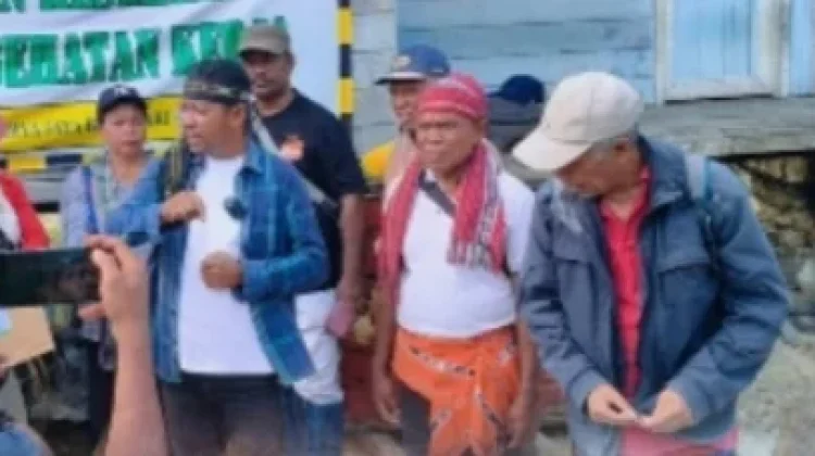 Masa Amati Tumpukan Kayu di Area Penampungan HPH