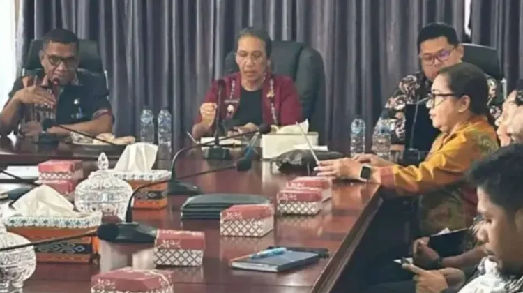 Wabup Tanimbar Pimpin Rapat Pleno TPAKD Semester I 2026