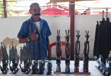 Motif Ukiran Patung Tumbur Menarik Minat Wisatawan Manca Negara