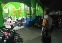 Bhabinkamtibmas Kelurahan Saumlaki Utara Amankan Sholat Tarawih