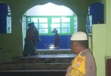 Bhabinkamtibmas Kilon Kawal Kekhusyukan Ibadah Tarawih