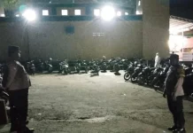 Bhabinkamtibmas Sifnana Berikan Rasa Aman Bagi Para Jamaah   saat memasuki malam-ma