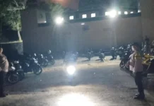 Bhabinkamtibmas Sifnana Amankan Sholat Tarawih