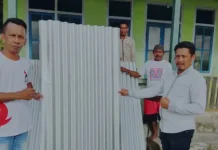 PSI Salurkan Daun Seng untuk Masjid Desa Namralan