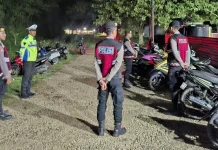 Personel Gabungan Polres Kepulauan Tanimbar Amankan Sholat Tarawih