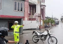 Sat Lantas Polres Kepulauan Tanimbar Amankan Sholat Jumat Berjamaah
