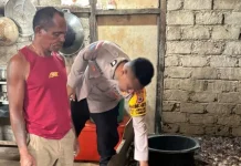 Bhabinkamtibmas Lamdesar Barat Sambangi Pengelola Rumput Laut