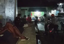 Bhabinkamtibmas Manglusi Sambangi Warga Sampaikan Pesan Kamtibmas